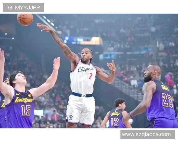 湖人对决快船精彩赛事来袭球迷们一起见证篮球盛宴